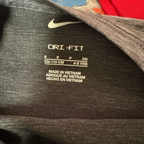 Bundle of 4 little boys size 4-5 short sleeve t-shirts. - Picture 7 of 16